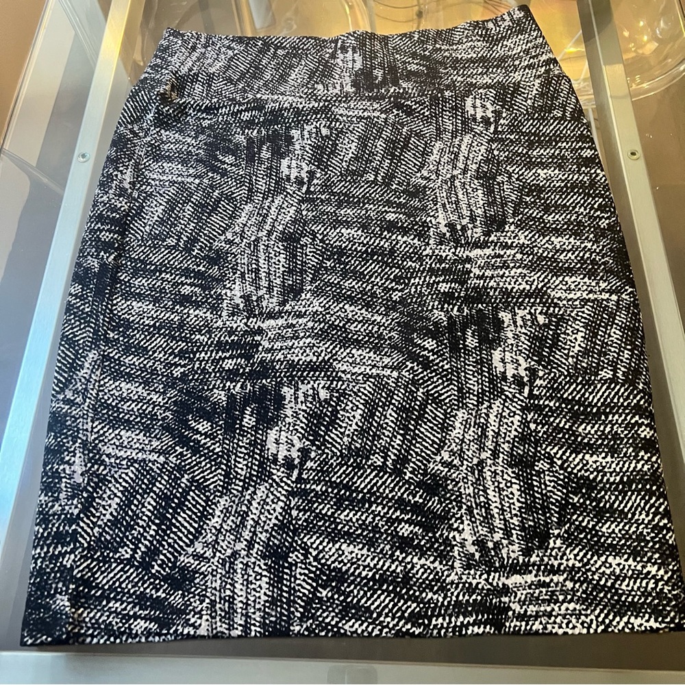 LuLaRoe Monochrome Patterned Pencil Skirt